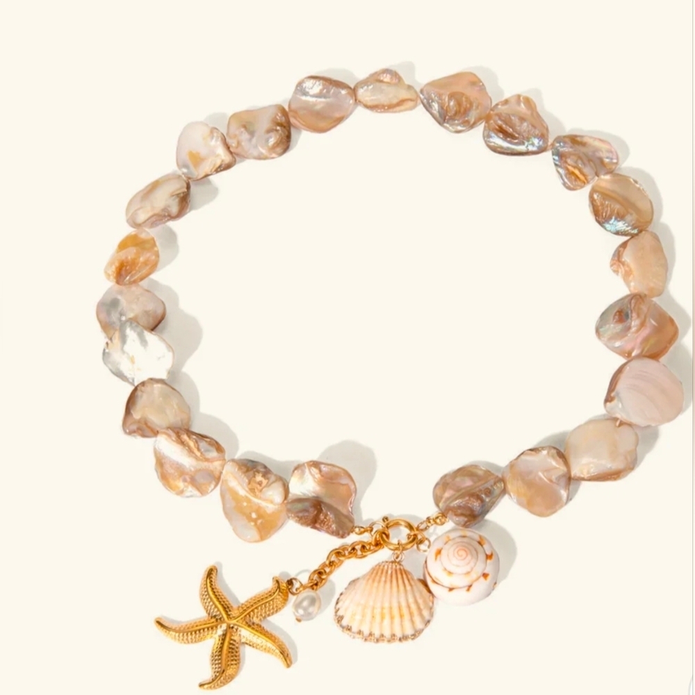 Seashell Gold Star Necklace - Picture 3 of 6